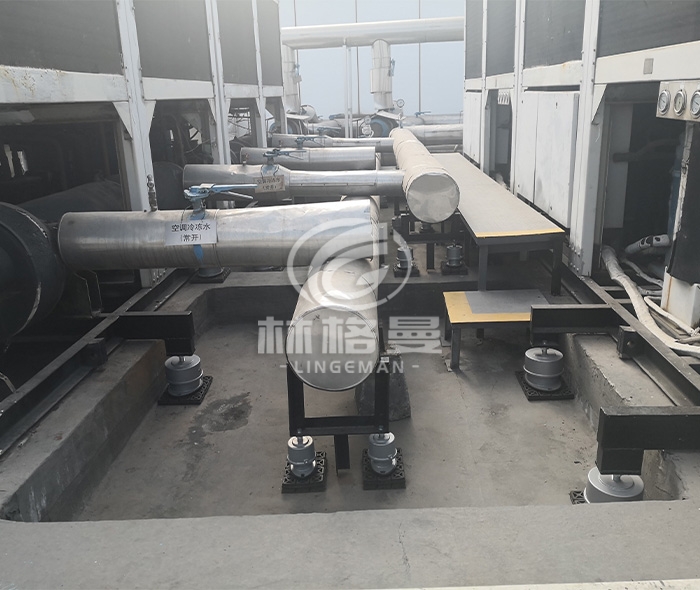 深圳前灣燃機電廠(chǎng)綜合樓屋面空調冷熱泵減震降噪治理